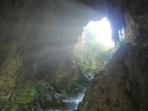 http://muslimmatters.org/wp-content/uploads/2009/05/761962_cave_5.jpg