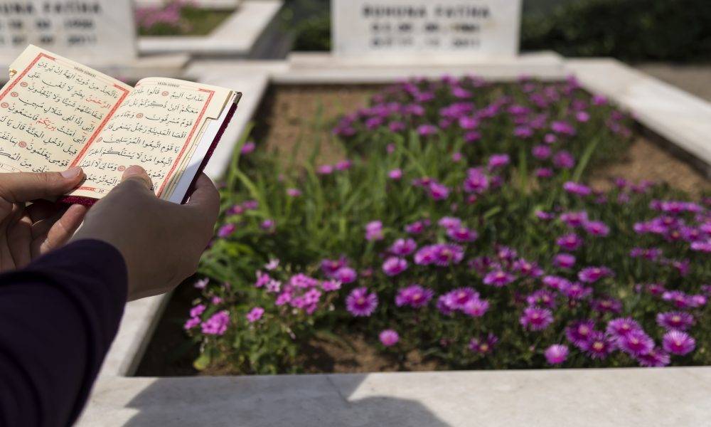 Can Women Attend The Burial Of The Deceased?